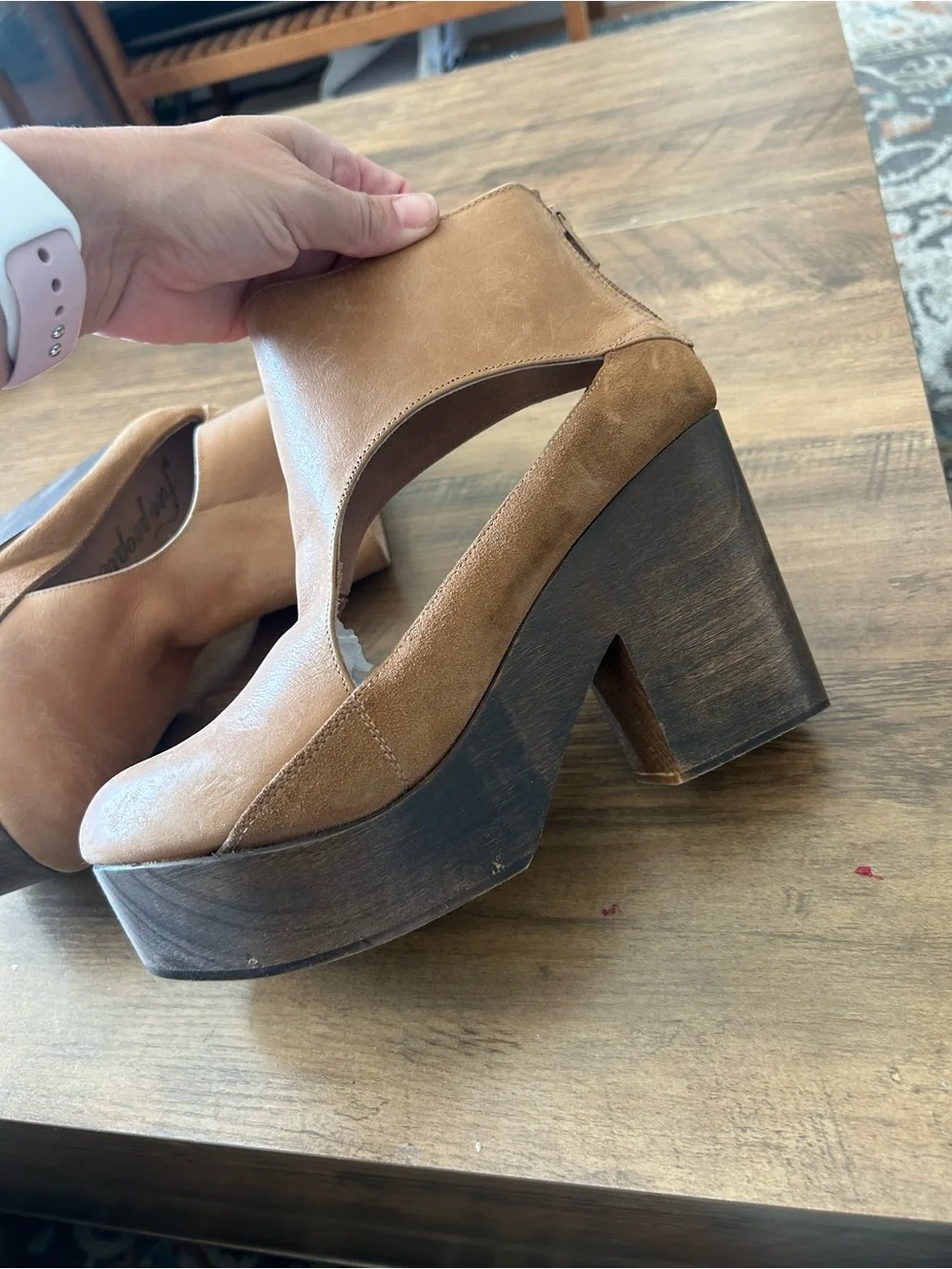 Free People Horizon Clogs gorgeous tan Platform Clogs like new size 38 7.5